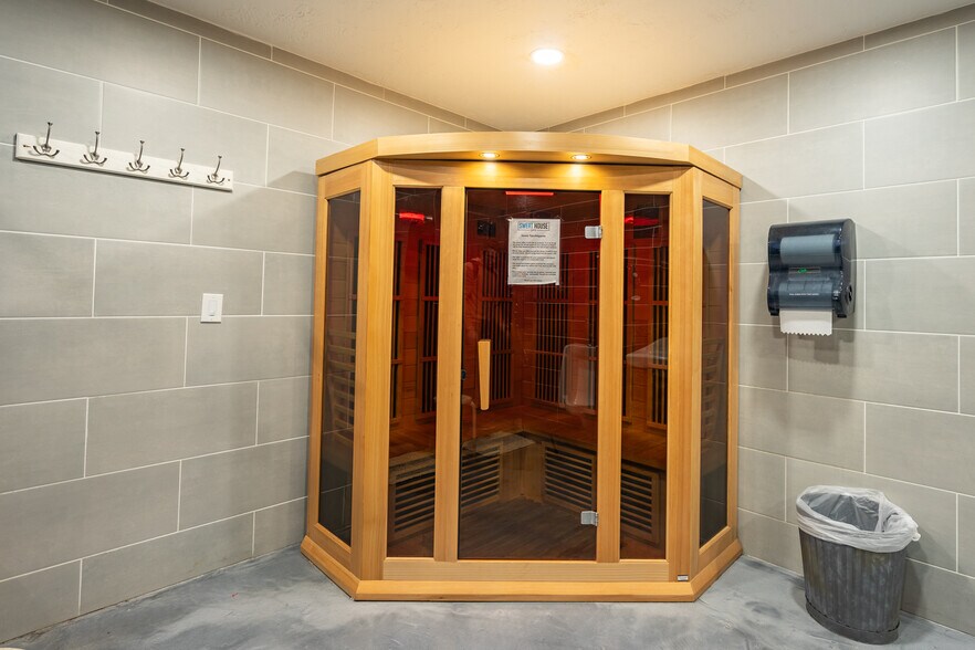 More Photos Of 300 1st Ave W, Kalispell Storefront Retail Office For Sale