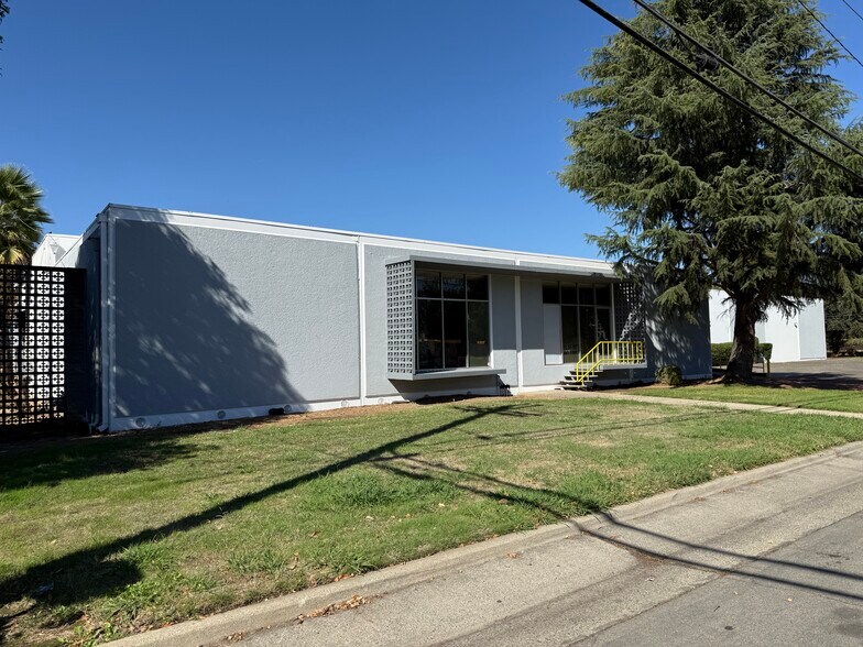 More Photos Of 360 Commerce Cir, Sacramento Warehouse For Lease