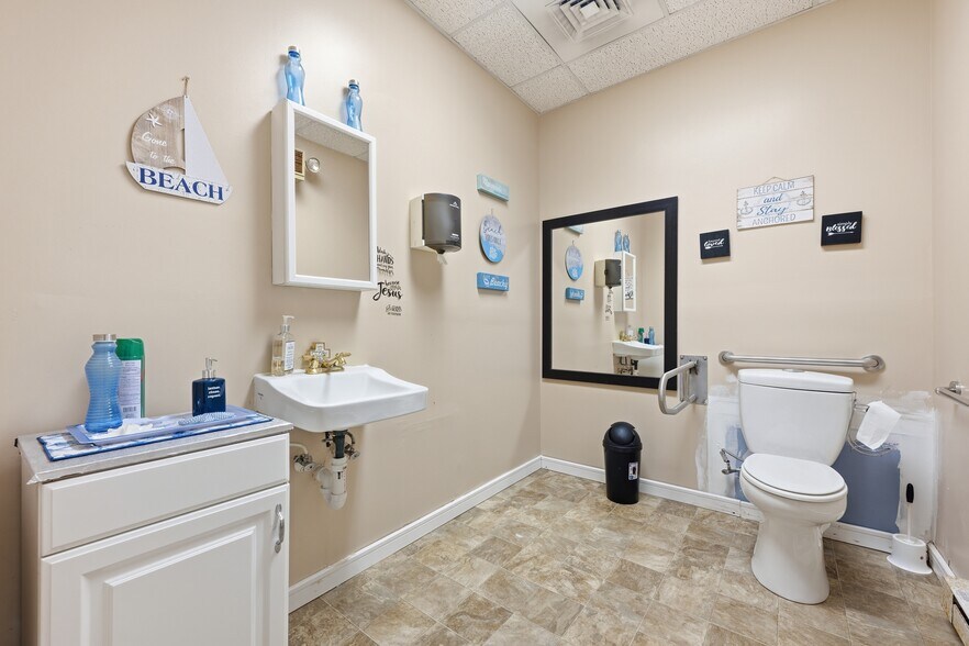 More Photos Of 55 Curtis St, New Britain Freestanding For Sale