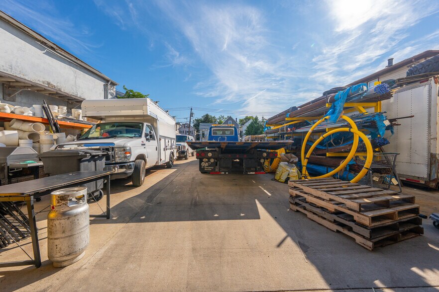 More Photos Of 245-247 Elizabeth Ave, Elizabeth Industrial For Lease