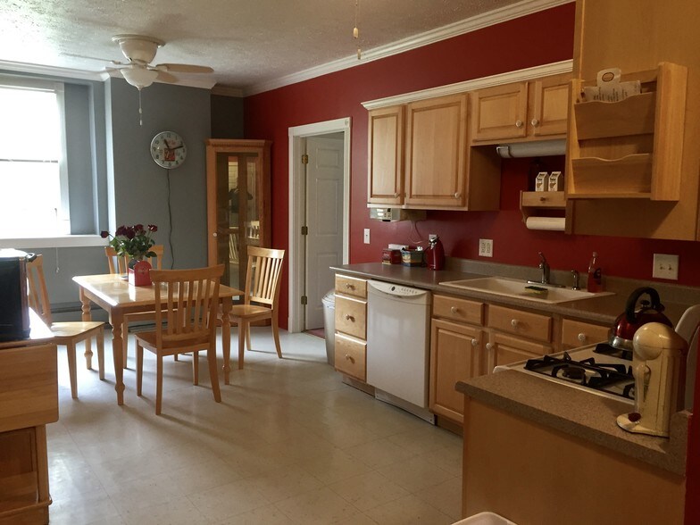 More Photos Of 1426 W River Rd, Waterloo Township Apartments For Lease