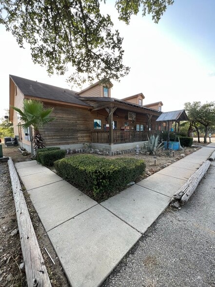 More Photos Of 8453 US Highway 181 N, Floresville Restaurant For Sale