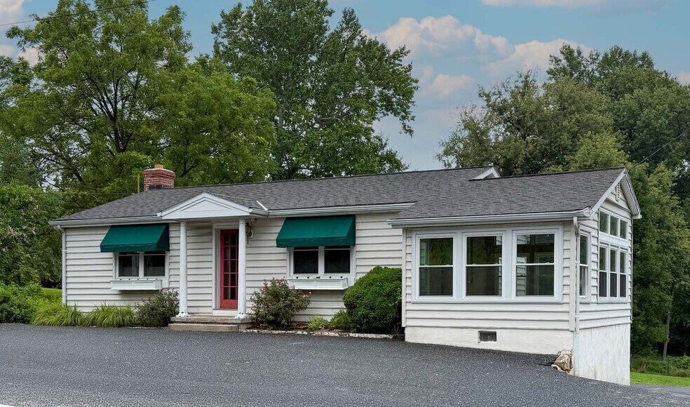 More Photos Of 10913-10921 Falls Rd, Lutherville Timonium Storefront Retail Office For Sale