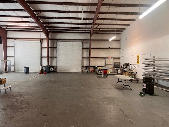 More Photos Of 4050-4060 Louis Ave, Holiday Warehouse For Lease