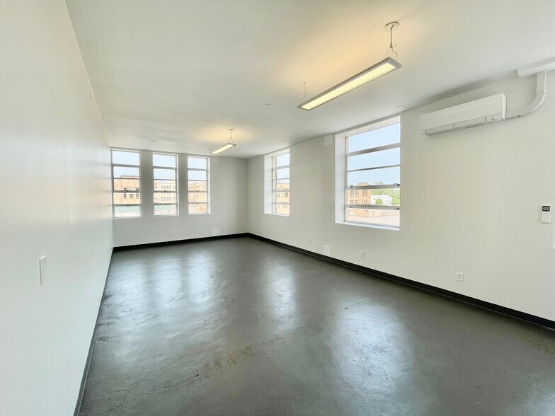 More Photos Of 1500 Clinton St, Buffalo Light Manufacturing For Lease