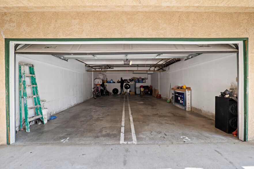 More Photos Of 10129 Commerce Ave, Tujunga Apartments For Sale