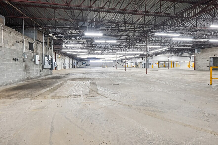 More Photos Of 800 Rue Pierre-Caisse, Saint-jean-sur-richelieu Manufacturing For Lease