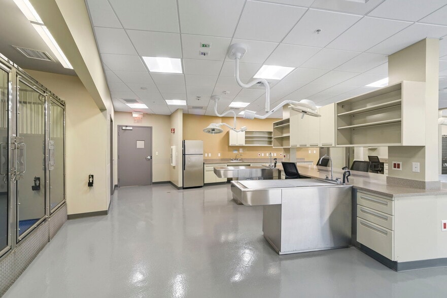 More Photos Of 2201 Junipero Serra Blvd, Daly City Freestanding For Lease