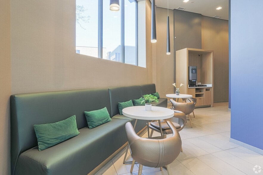 More Photos Of 2623-2627 N Clark St, Chicago Apartments For Sale