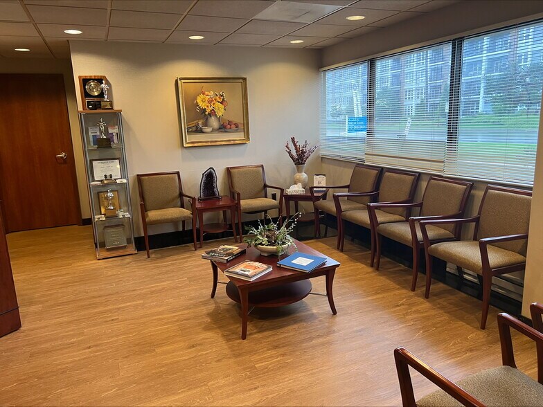 More Photos Of 860 E Swedesford Rd, Wayne Medical For Sale