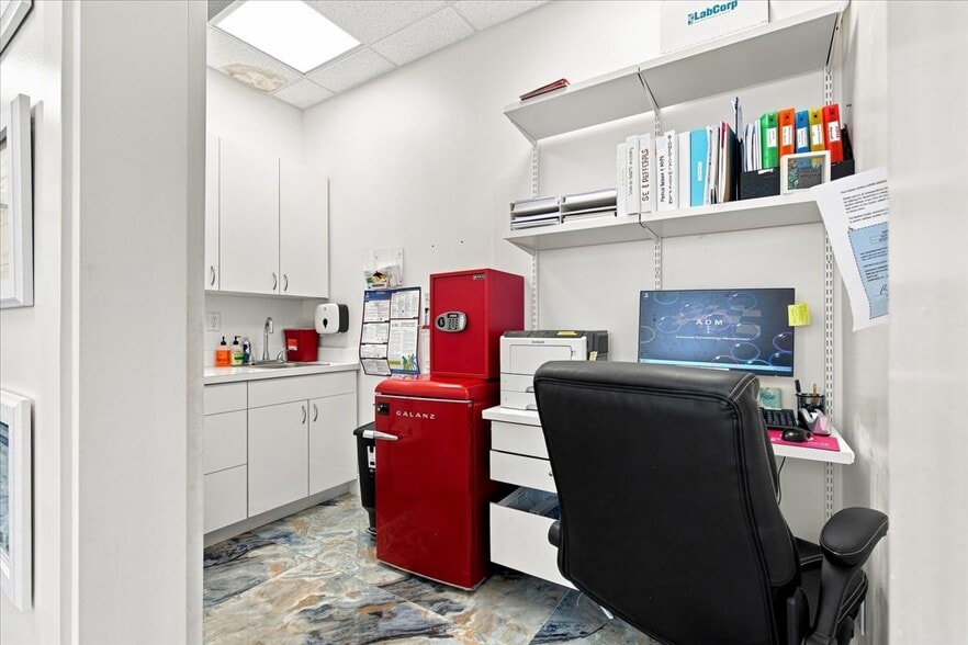 More Photos Of 2920-2950 NE 207th St, Aventura Unknown For Lease