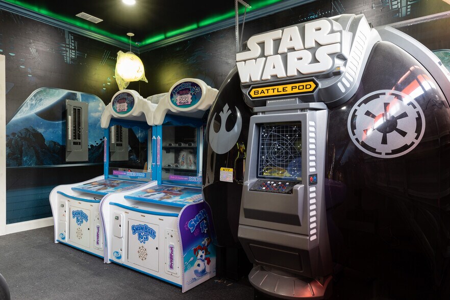 More Photos Of 1015 Fantasy Dr, Davenport Specialty For Sale