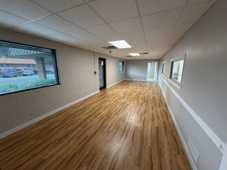More Photos Of 311 W Wendover Ave, Greensboro Medical For Lease