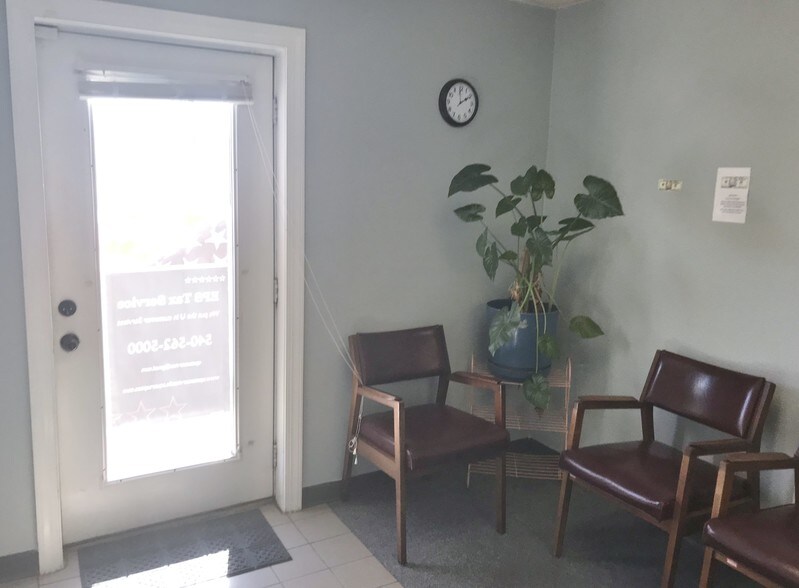 More Photos Of 1727 Peters Creek Rd NW, Roanoke Office For Lease