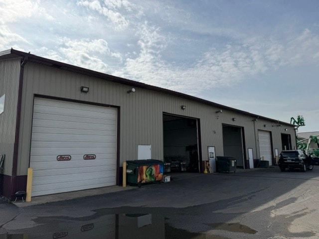 More Photos Of 2135 Maxim Dr, Rockdale Warehouse For Lease