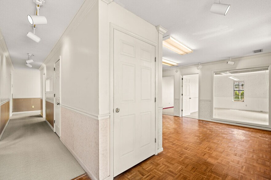 More Photos Of 300 Forest Ave, Chattanooga Office For Sale
