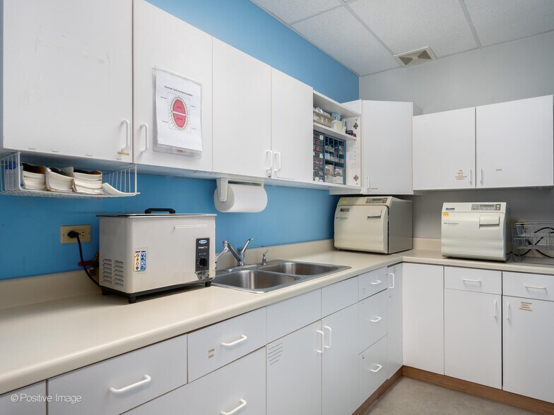 More Photos Of 4020-22 N Central Ave, Chicago Office For Sale