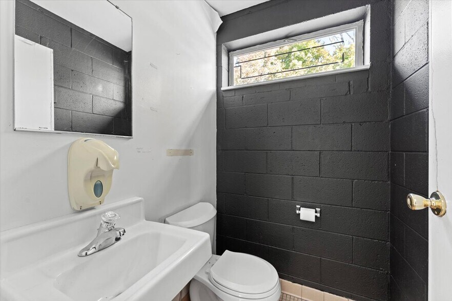 More Photos Of 7560 Macomb St, Grosse Ile Storefront Retail Office For Sale