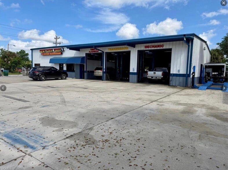 Primary Photo Of 236 Pondella Rd, North Fort Myers Auto Repair For Sale