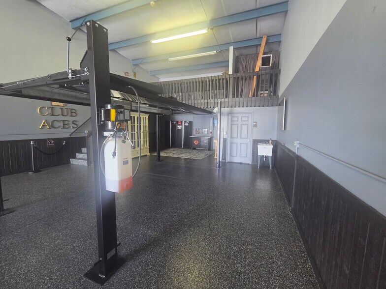 More Photos Of 4595 Progress Ave, Naples Warehouse For Sale