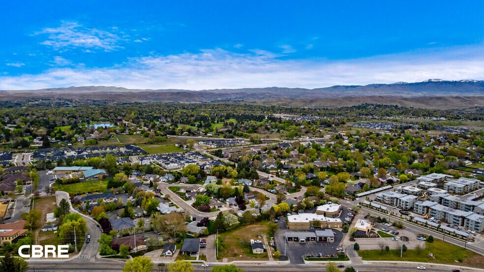 More Photos Of 1442 E State St, Eagle Land For Lease