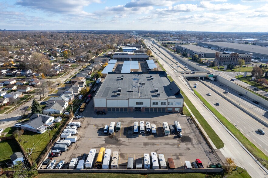 More Photos Of 28900 Schoolcraft Rd, Livonia Self Storage For Sale