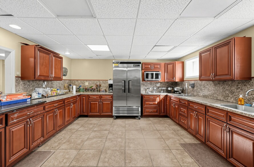 More Photos Of 1110 Coles Mill Rd, Williamstown Specialty For Sale