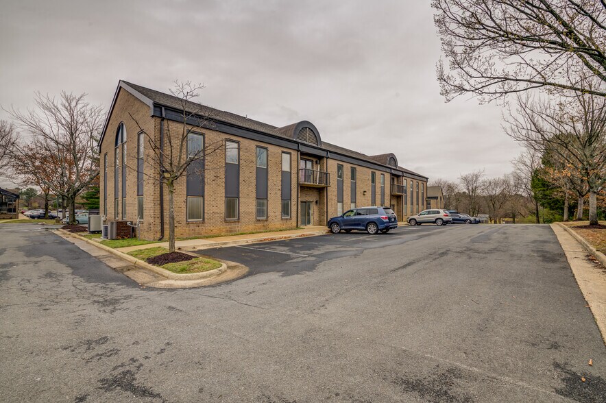 More Photos Of 4609 Pinecrest Office Park Dr, Alexandria Medical For Sale