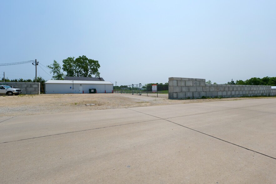 More Photos Of 1730 Daniel Boone Industrial Pky, Truesdale Warehouse For Sale