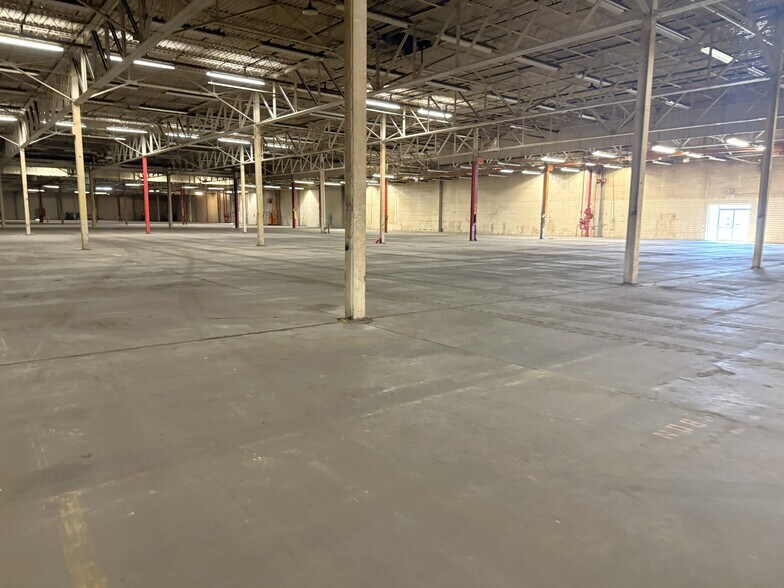 More Photos Of 4799 S Eason Blvd, Tupelo Distribution For Lease