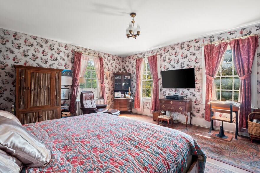 More Photos Of 535 Main Rd, Monterey Specialty For Sale