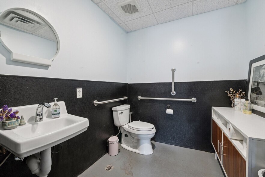 More Photos Of 5357 42nd Ave S, Minneapolis Freestanding For Sale