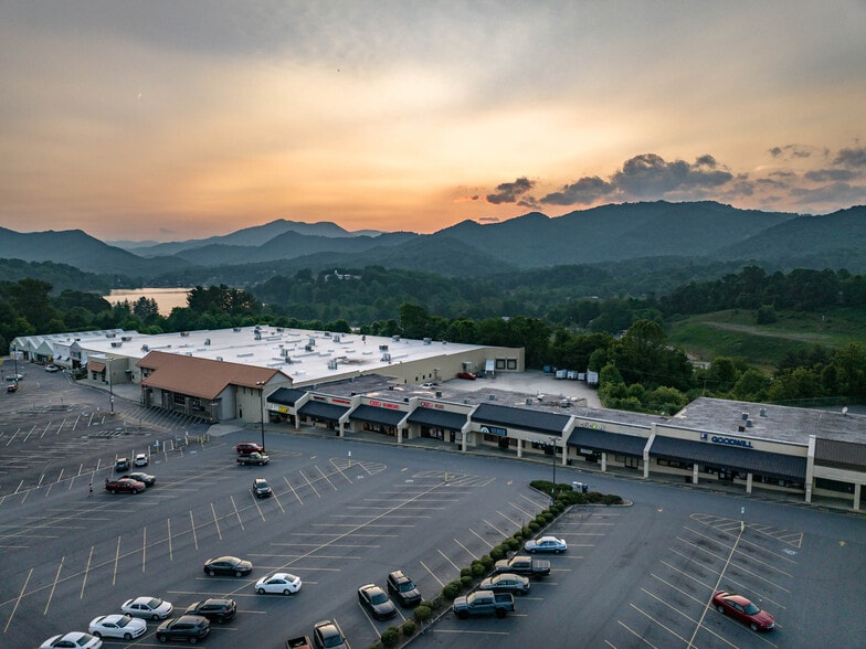 More Photos Of 177-297 Paragon Pky, Waynesville Freestanding For Lease