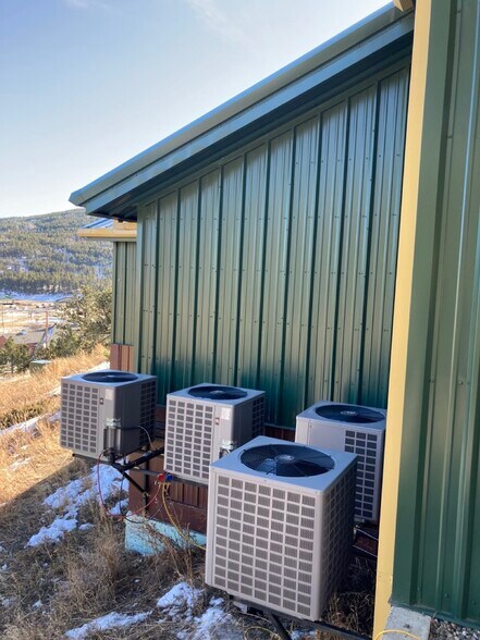 More Photos Of 258 E 5th St, Nederland Industrial For Sale