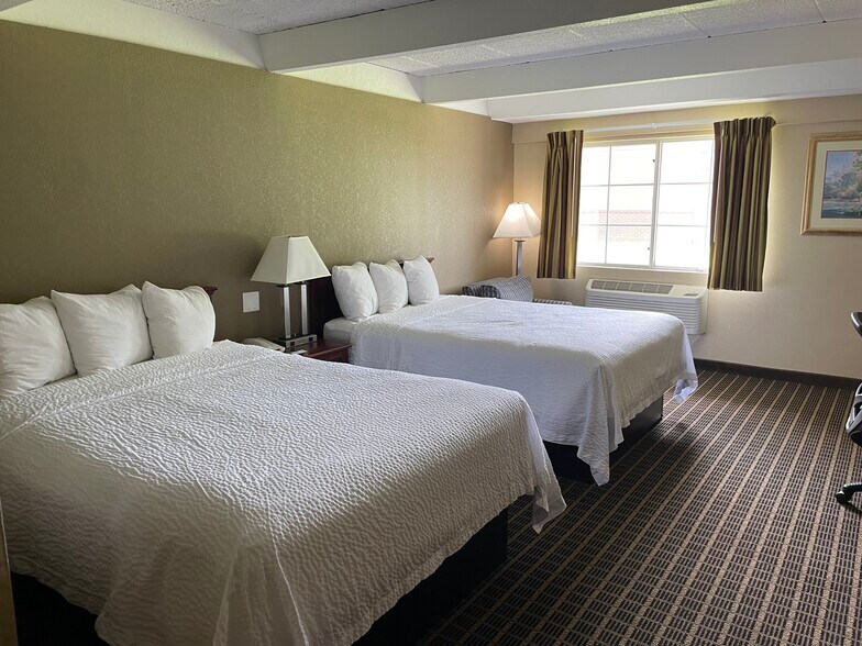 More Photos Of 2216 N Dodge St, Iowa City Hotel For Sale