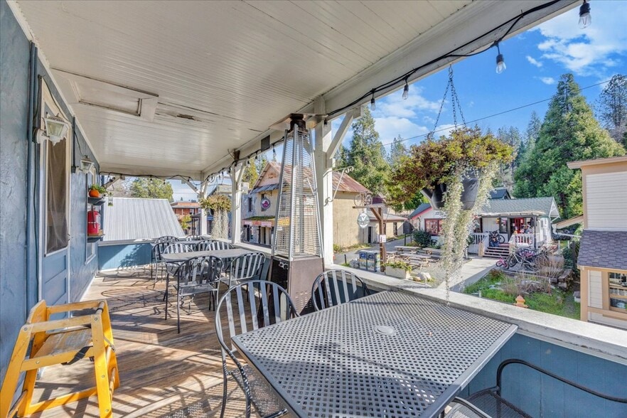 More Photos Of 18736 Main St, Groveland Hotel For Sale