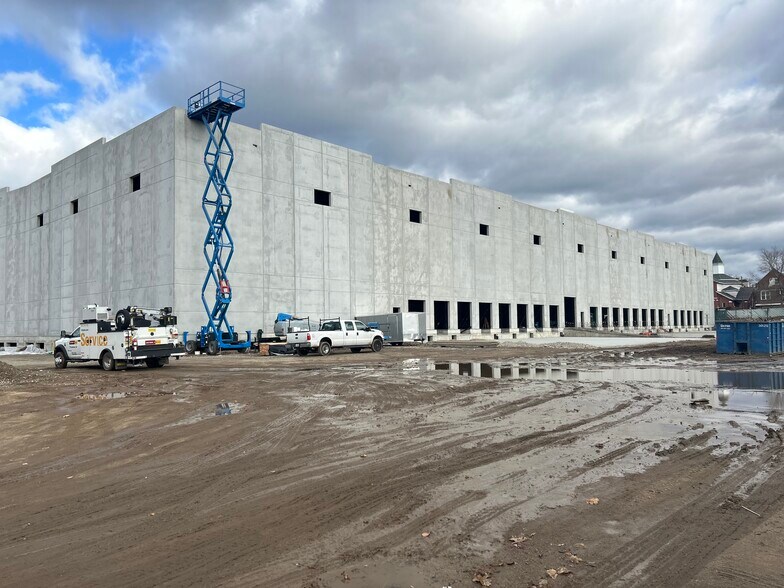 More Photos Of 290 River Dr, Garfield Warehouse For Lease