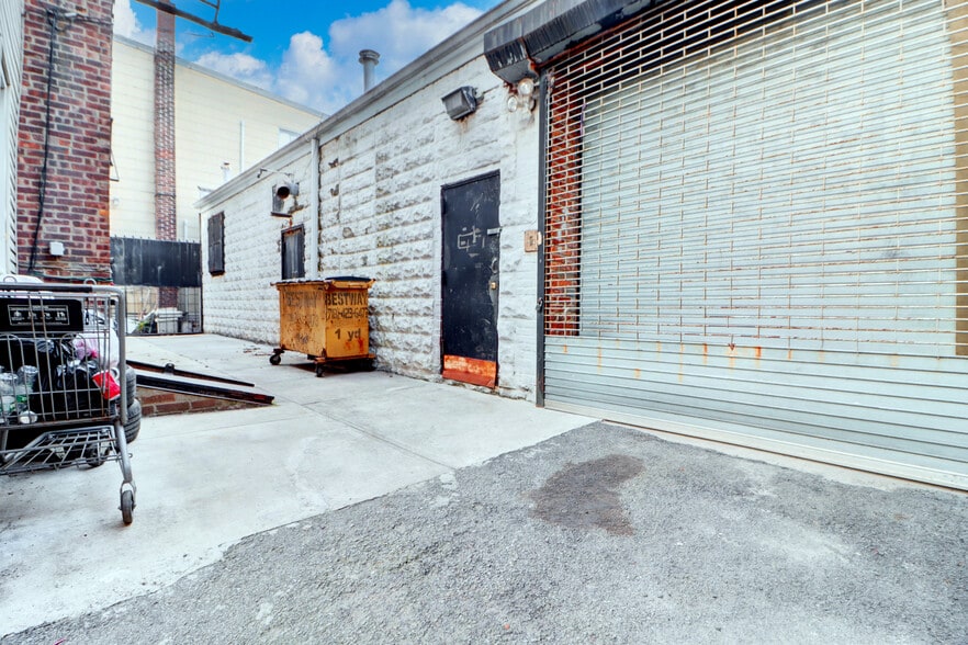 More Photos Of 1059 Wyckoff Ave, Ridgewood Flex For Lease