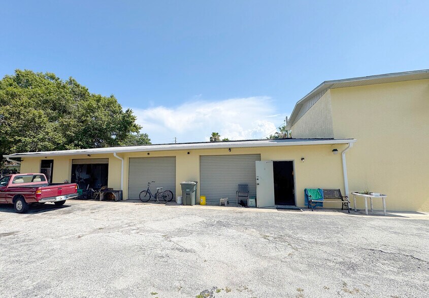 More Photos Of 302 N 25th St, Fort Pierce Service For Sale