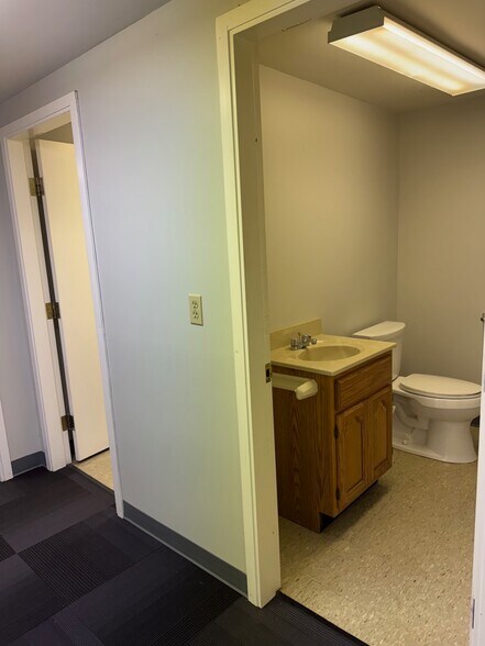 More Photos Of 31B Town Forest Rd, Oxford Warehouse For Lease