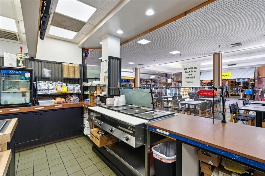 More Photos Of 200 W Hanley Ave, Coeur d'Alene Department Store For Sale