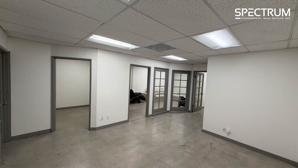 More Photos Of 22837 Ventura Blvd, Woodland Hills Office For Lease