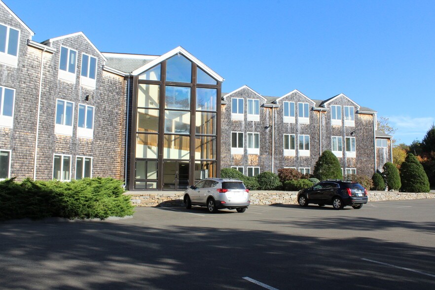 More Photos Of 929 Boston Post Rd, Old Saybrook Office For Lease