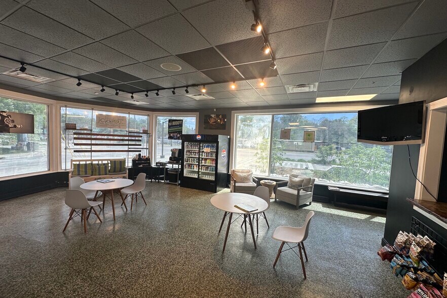 More Photos Of 165 Midland Ave, Lexington Health Club For Sale