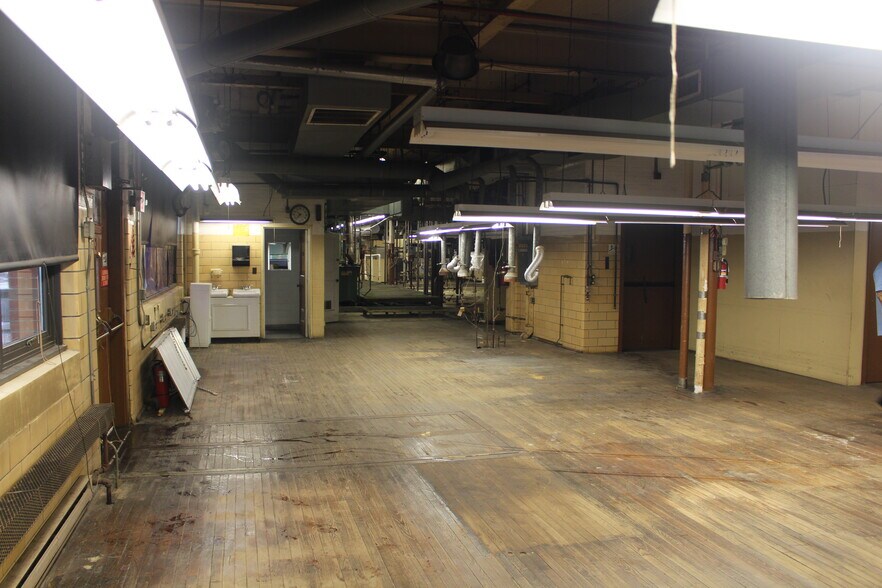 More Photos Of 735 Allens Ave, Providence Manufacturing For Lease