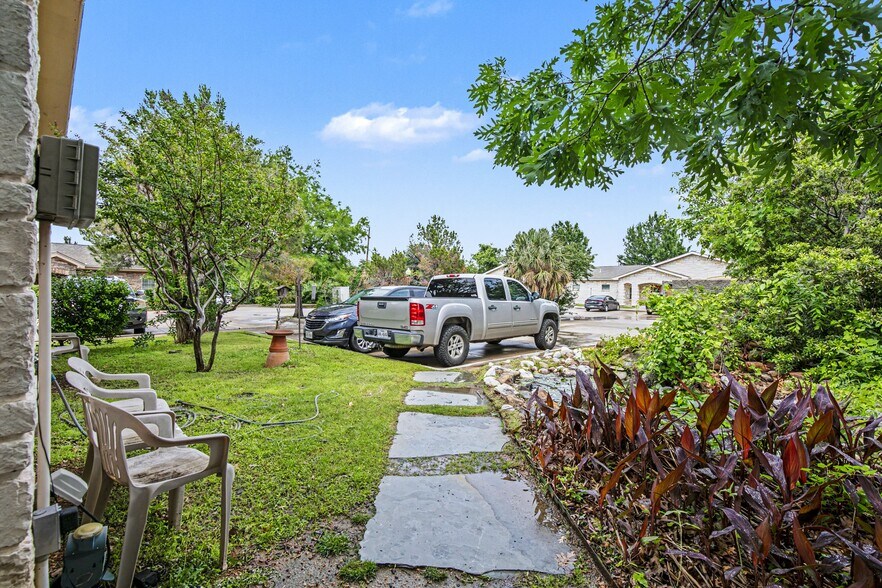 More Photos Of 2451-2461 Robinson Rd, Grand Prairie Medical For Sale
