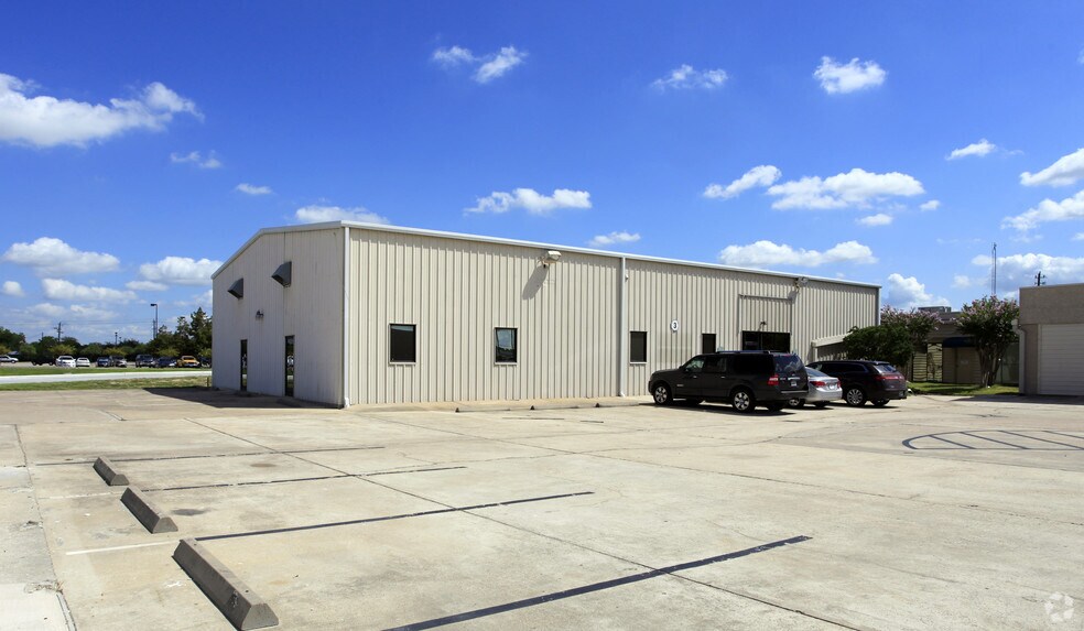 More Photos Of 4721 Garth Rd, Baytown Office For Lease
