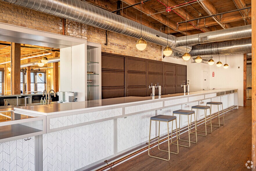 More Photos Of 333 W Ohio St, Chicago Loft Creative Space For Lease