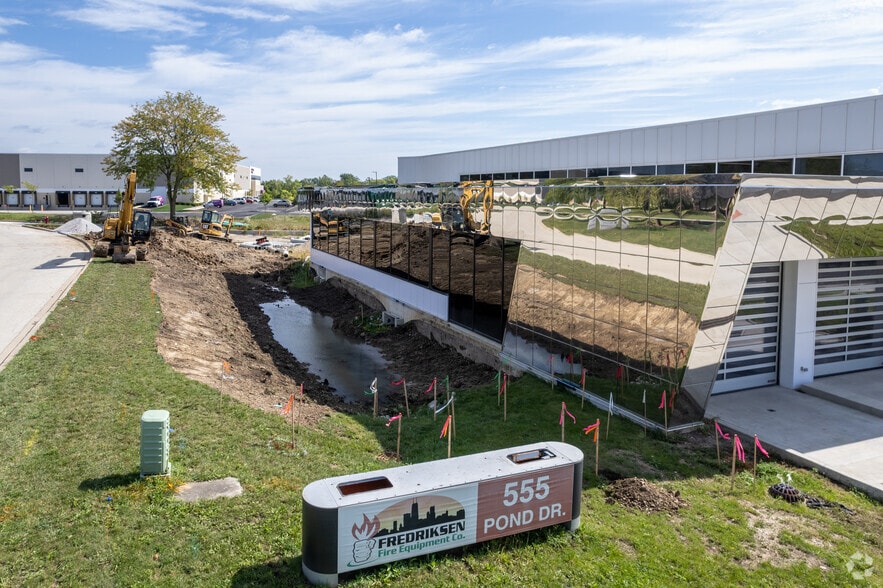 More Photos Of 555 Pond Dr, Wood Dale Research And Development For Lease