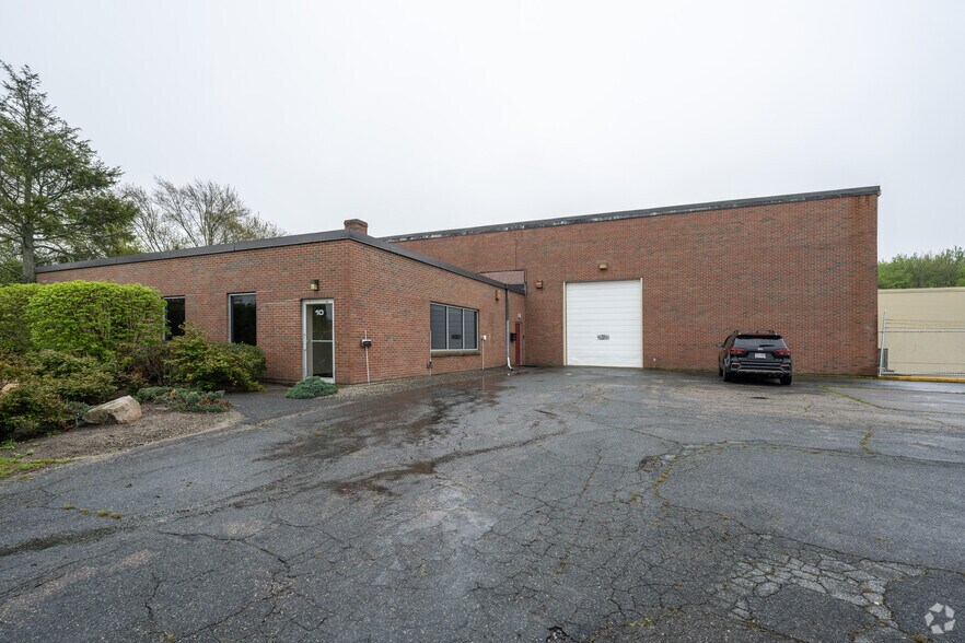 More Photos Of 10 Mozzone Blvd, Taunton Warehouse For Lease